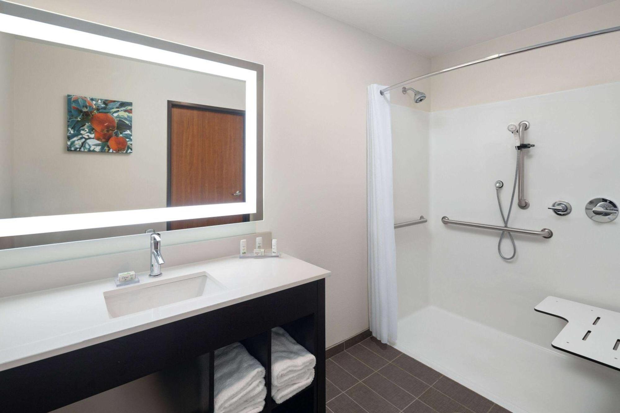 La Quinta Inn & Suites By Wyndham Wenatchee Bagian luar foto