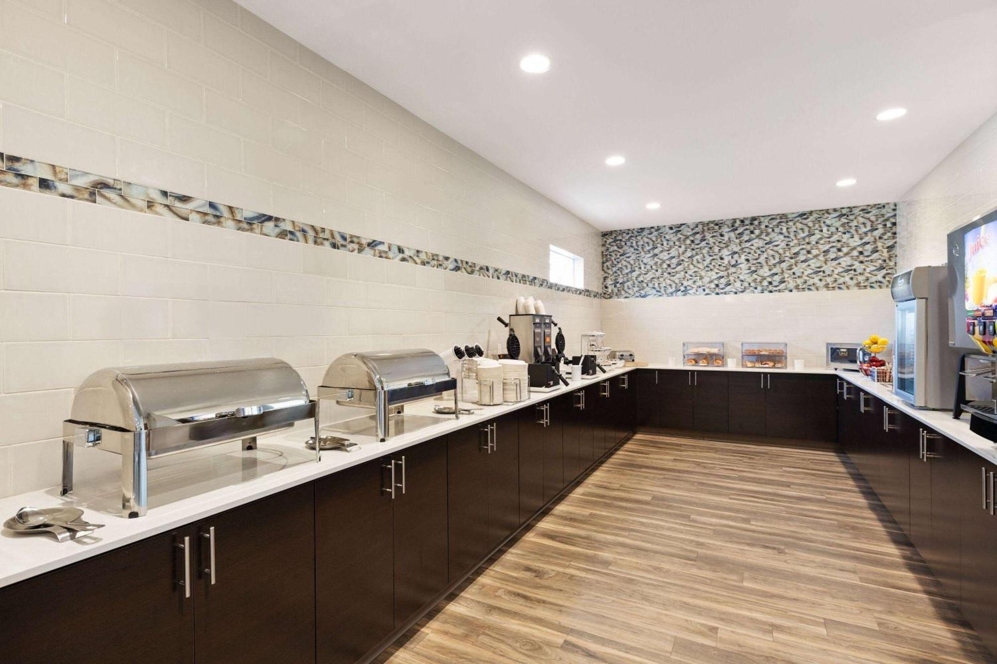 La Quinta Inn & Suites By Wyndham Wenatchee Bagian luar foto