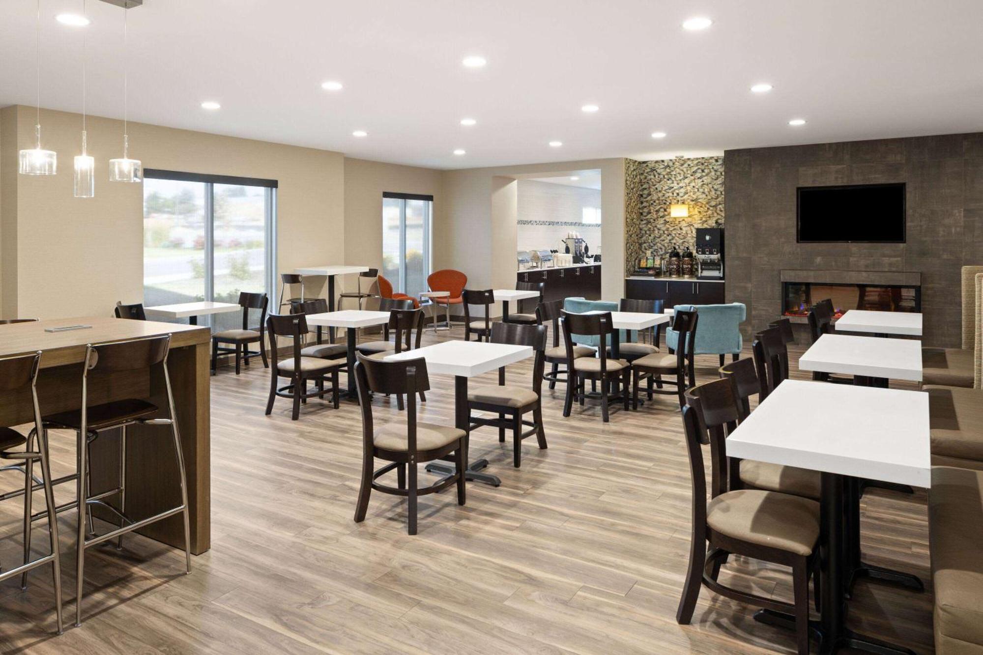 La Quinta Inn & Suites By Wyndham Wenatchee Bagian luar foto