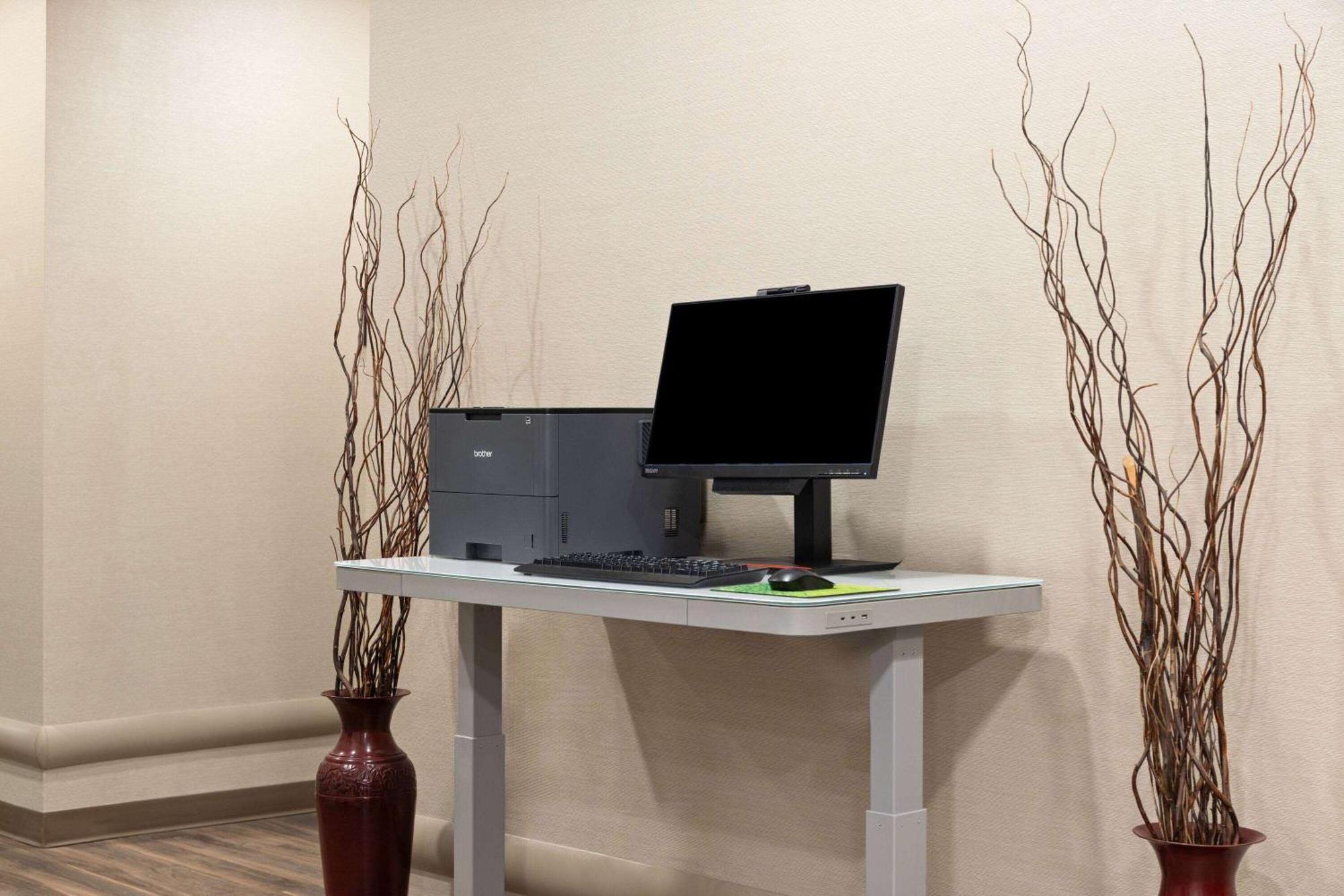 La Quinta Inn & Suites By Wyndham Wenatchee Bagian luar foto