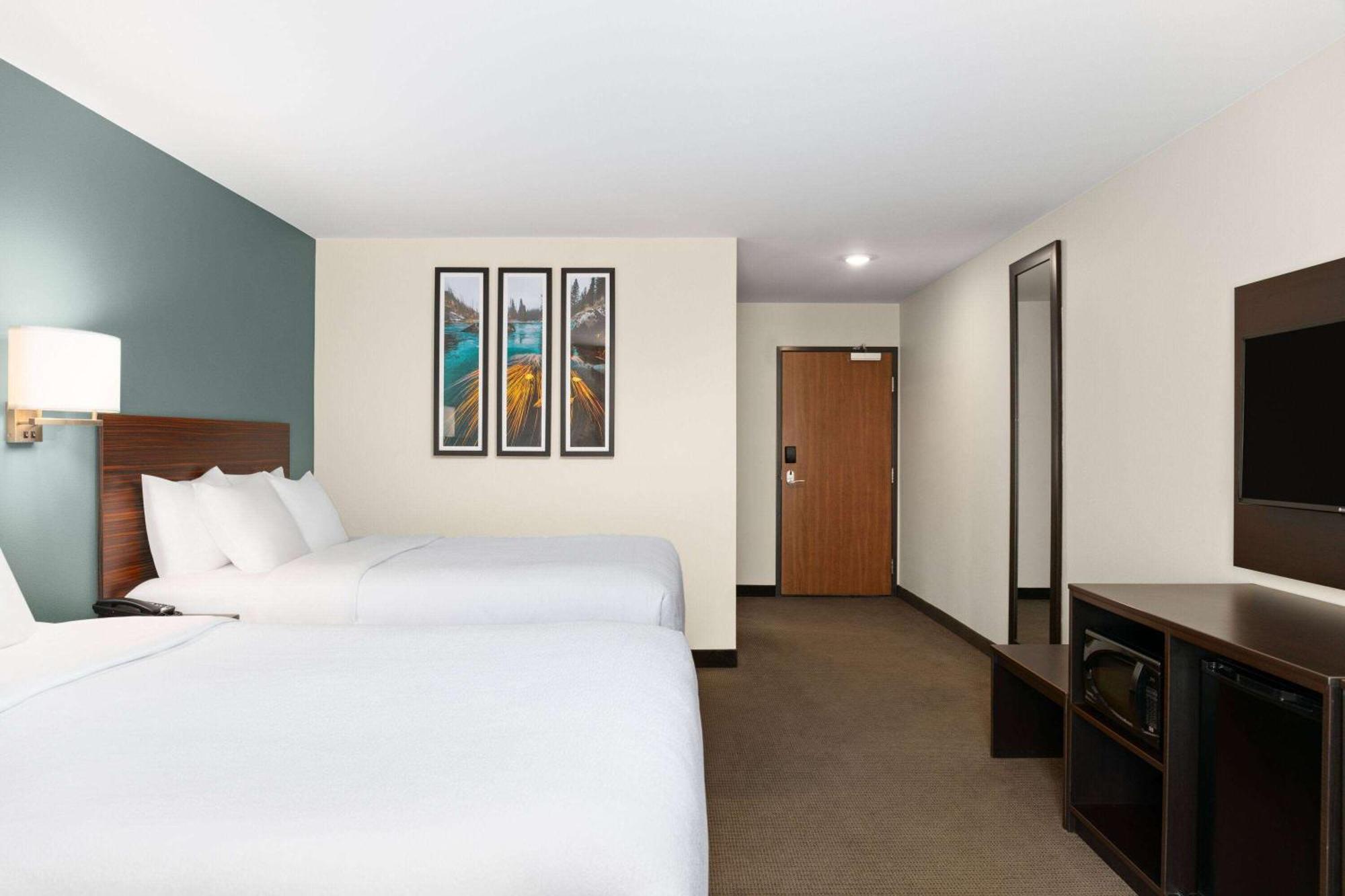 La Quinta Inn & Suites By Wyndham Wenatchee Bagian luar foto