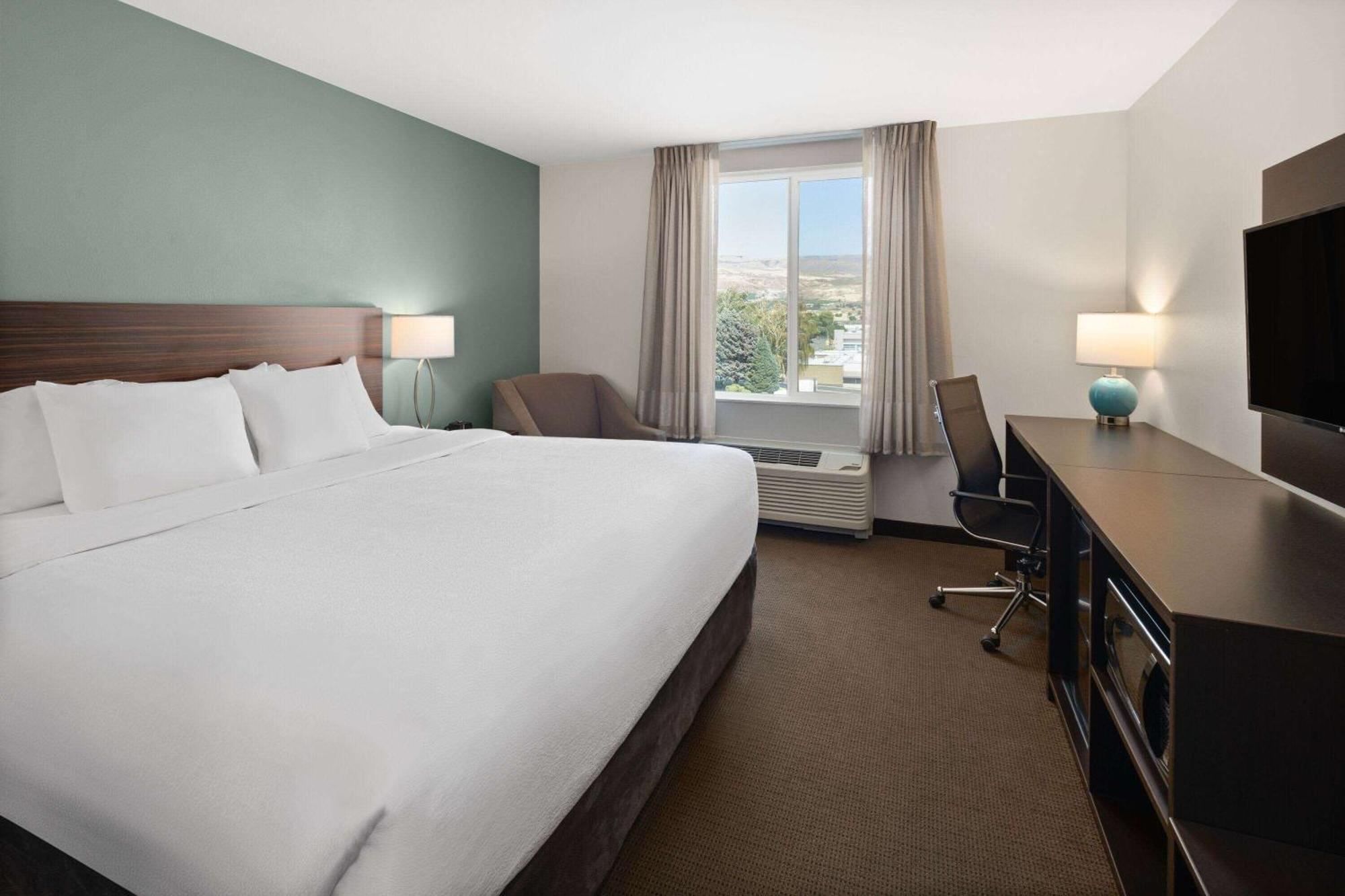 La Quinta Inn & Suites By Wyndham Wenatchee Bagian luar foto