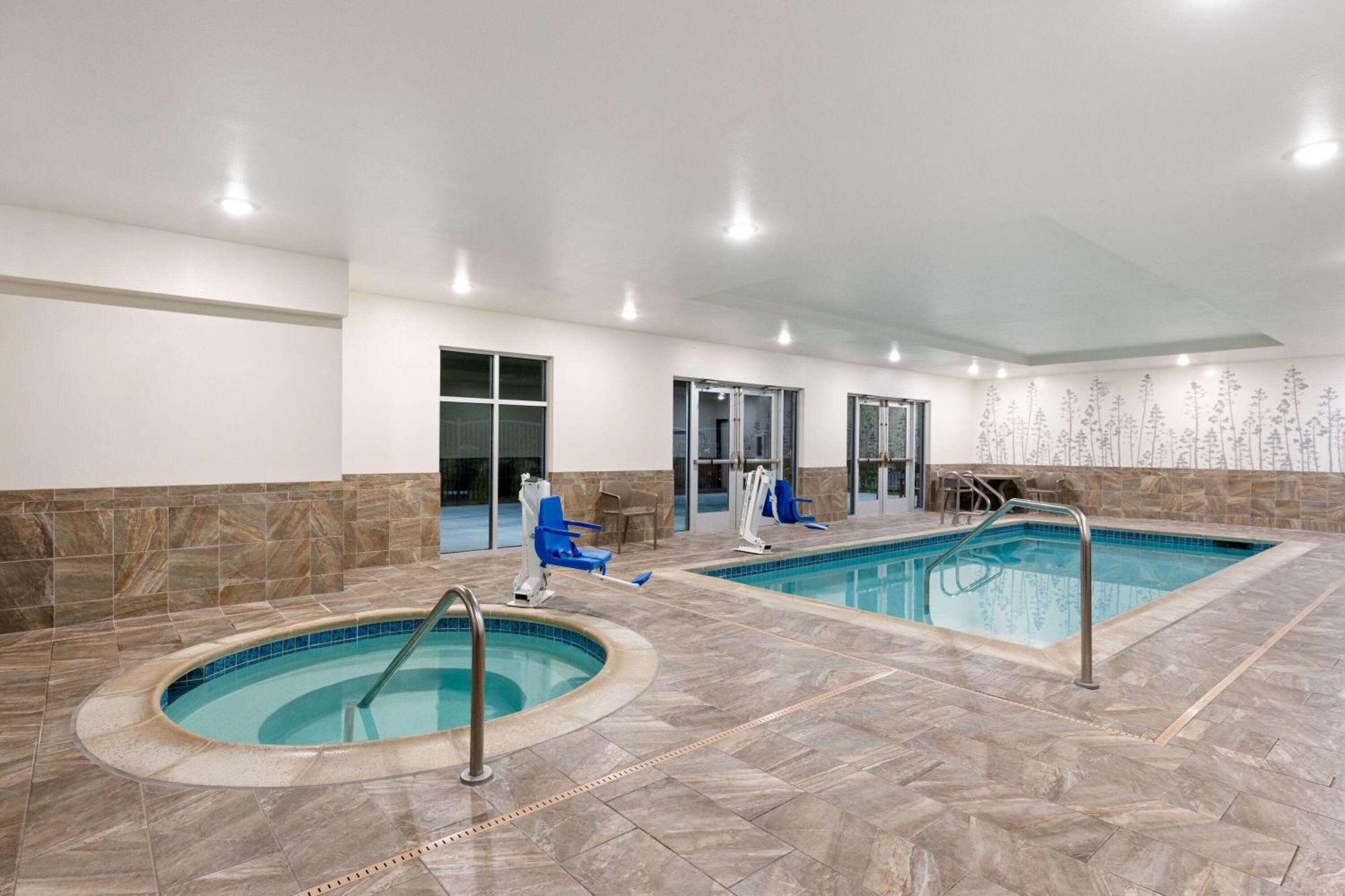 La Quinta Inn & Suites By Wyndham Wenatchee Bagian luar foto