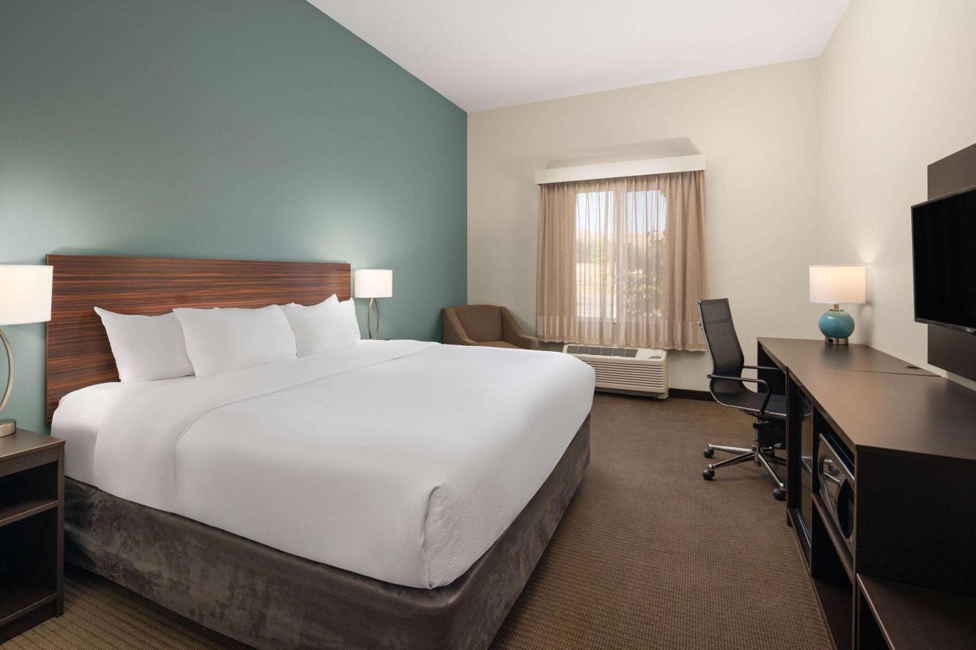 La Quinta Inn & Suites By Wyndham Wenatchee Bagian luar foto