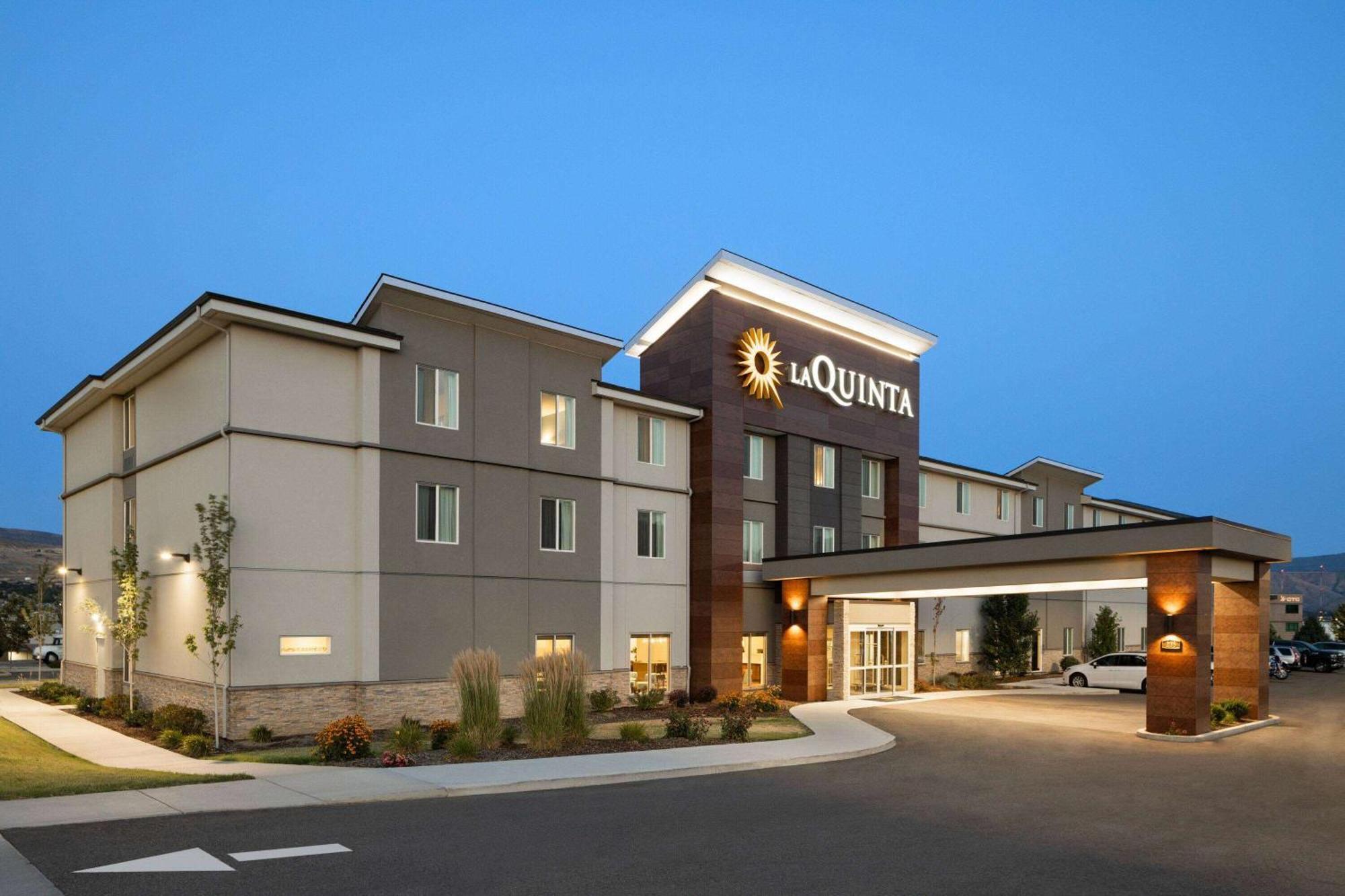 La Quinta Inn & Suites By Wyndham Wenatchee Bagian luar foto