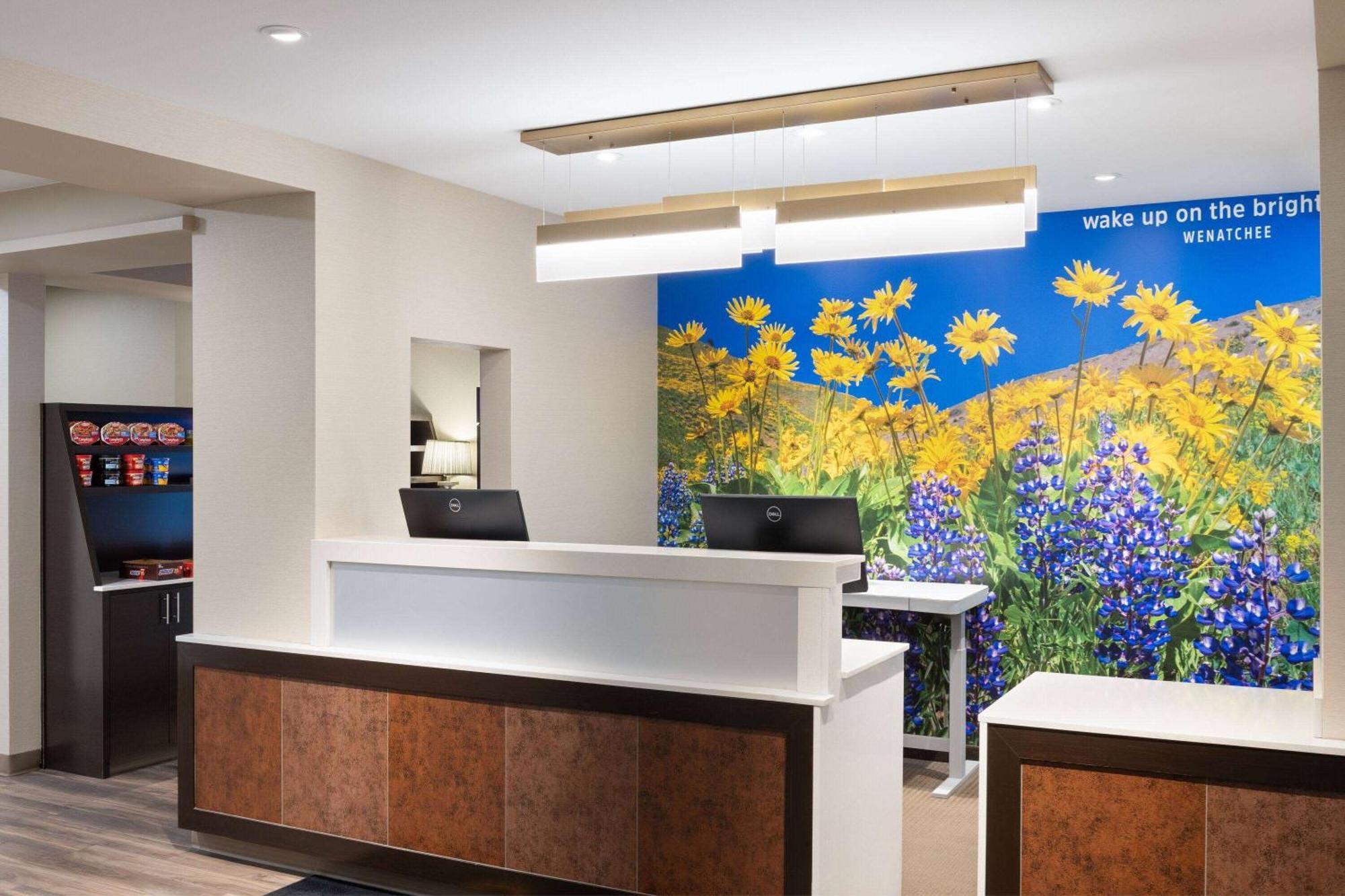 La Quinta Inn & Suites By Wyndham Wenatchee Bagian luar foto