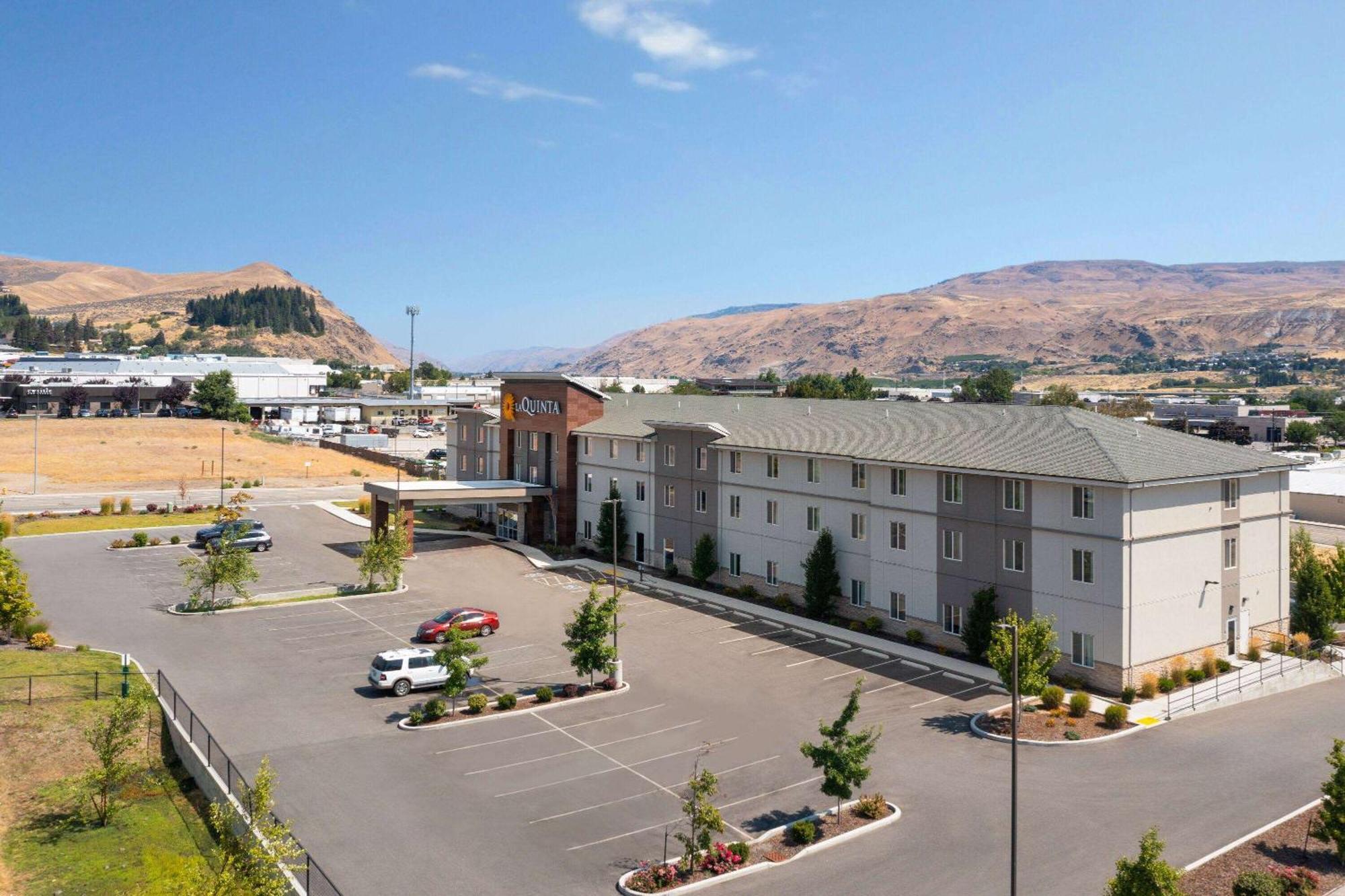 La Quinta Inn & Suites By Wyndham Wenatchee Bagian luar foto