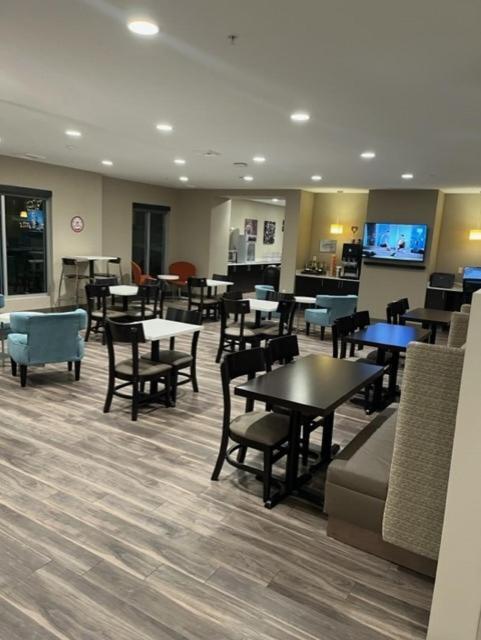 La Quinta Inn & Suites By Wyndham Wenatchee Bagian luar foto